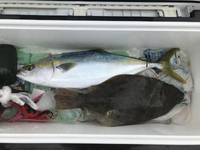 11 08 ブリ メジロ2匹 ハマチ アジなどを釣りました 大型ブリにロープに巻きつかれるバラシもありました 松浦様2名 ブリ メジロ 中アジを釣りました スッポ抜けのバラシが多かったそうです 山本様 メジロ ヒラメを釣りました スッポ